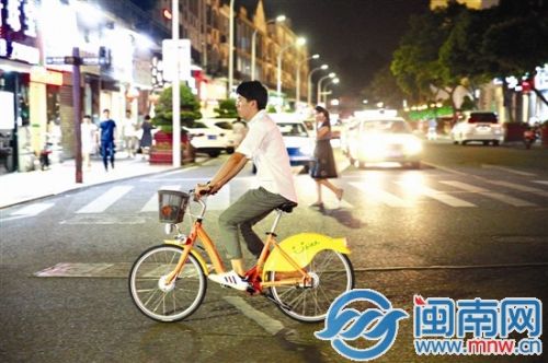 不少市民选择“小黄人”出行