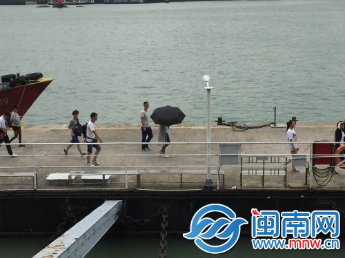 江疏影正准备上船