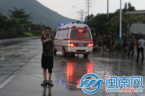 派遣人员疏导交通