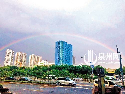 昨日下午，市区天空出现彩虹。（林国忠 摄）