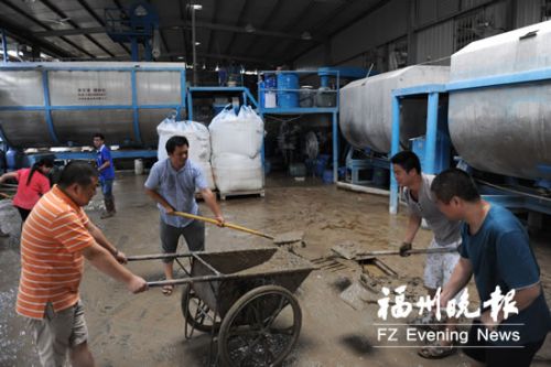 闽侯荆溪一企业厂房进水上百爱心人士相助