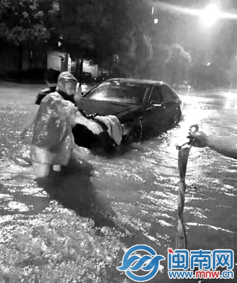 40小时，100多公里，风雨中有车抛锚，他们一个电话就到（晋江市义务救援协会供图）