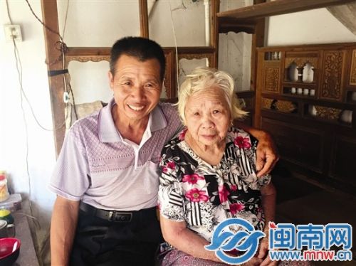 将小屋加以改造，母亲虽行动不便，住得也很舒心