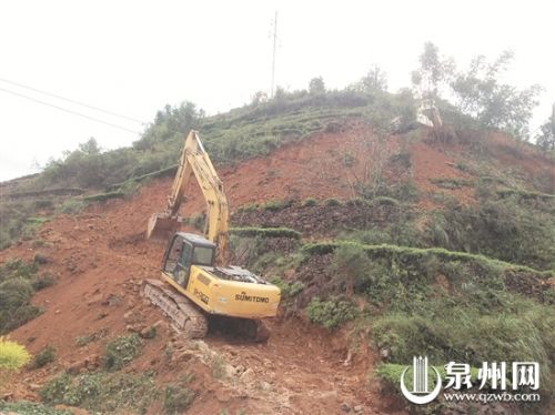 抢修工作正在紧张进行中