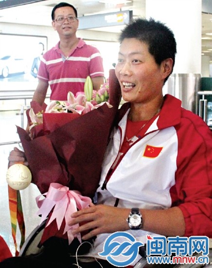 里約殘奧會冠軍楊麗婉載譽(yù)歸來