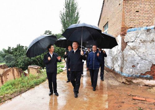 习近平任组长 深改组夙兴夜寐1000天