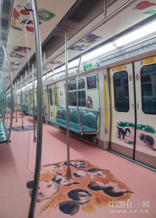 北京首辆书香地铁专列今日正式开通