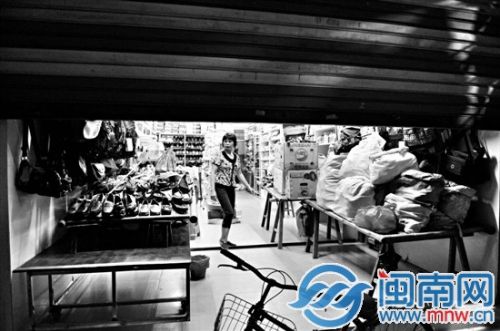 洪瀨鎮(zhèn)區(qū)，商戶墊高貨品防泡水