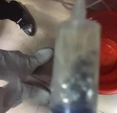 三年级男生被逼吃铅笔芯