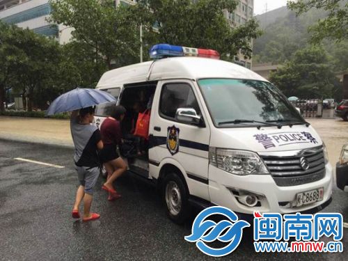 92908ʱ31֣ӻжӵԱ··Ѳʱһ΢ϨͣˮУϲʱСϽ³ѯʣֳĺ򷢸ղʱŻ󣬵ǳˮϨ޷ֺֽ̰ԱϨƵ·ߣþʱҳҽԺ