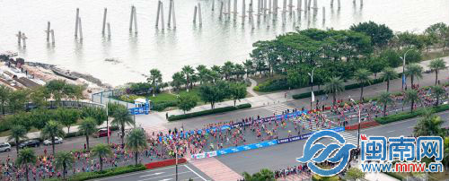 《海沧湾上马拉松》程志勇摄
