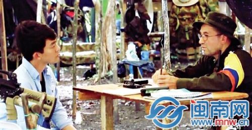 刘骁骞淡定对话武装分子