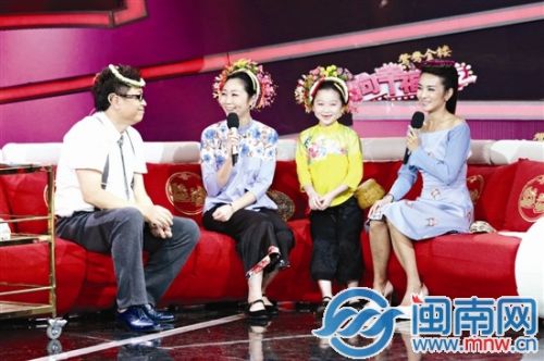 馨怡和妈妈在央视节目中介绍家乡（本版图片由蒋玲玲提供）