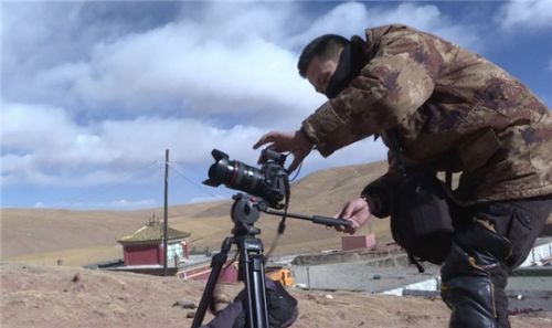 军校生拍摄青藏线纪录片获金鸡百花纪实类特等