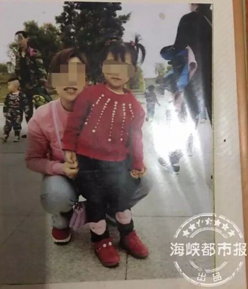 小兰和妈妈的合照
