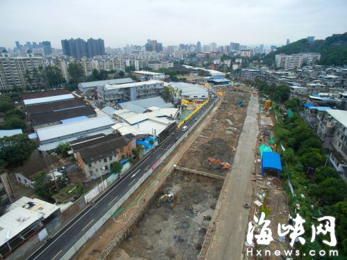 三八路湖东下穿通道入口已初见雏形