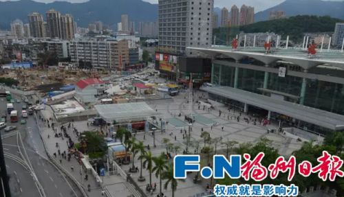 ▲现状:改建中的南广场。