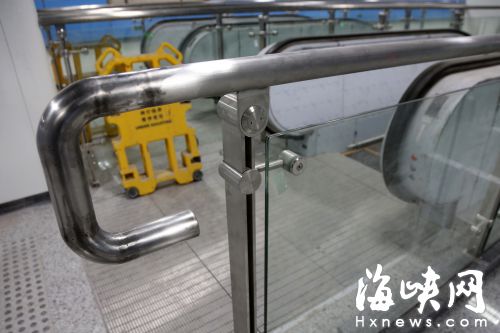 站内不少设施采用圆角设计，减少乘客碰撞发生意外