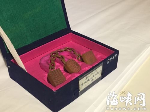 首件出箱的国宝是乾隆爷的田黄三联印