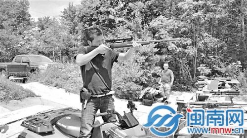 陈启凡平时经常练枪（受访者供图）