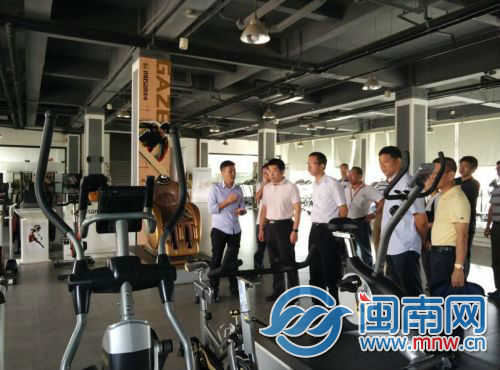 领导来钢宇集团视察，李曜君总裁陪同接待