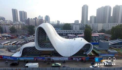 郑州又现奇葩建筑：造型酷似巨型薯片