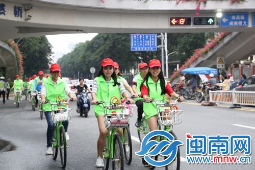 骑行队伍经过胜利西路主干道