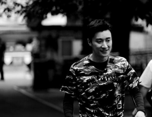 乔任梁经纪人斥谣言:王思聪朋友穿了寿衣同款