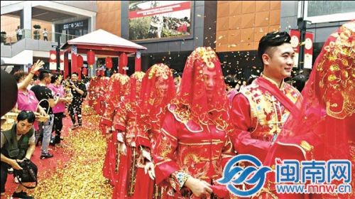 46對(duì)新人昨集體喜結(jié)連理