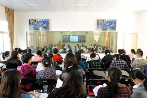 2016年泉州市小学教科研开放日活动在晋江梅年级三小学爱护公物手抄报图片