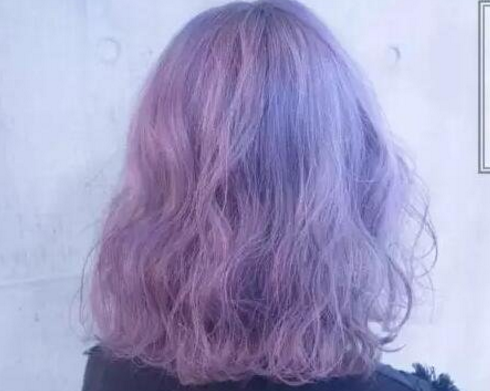 齐肩短发染什么颜色好看 水蓝挑染裙摆染银灰色(图)-闽南网