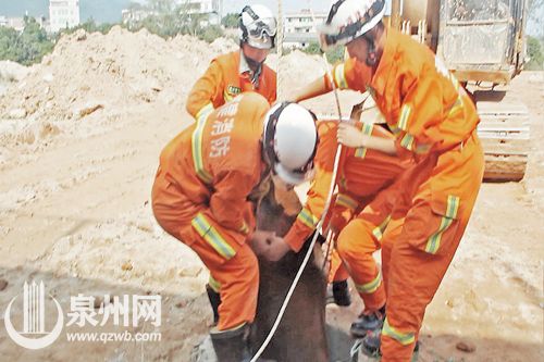 10ʱ35֣һͷţϰÿĳصˮֱ1ס4׵Ķڡפжðȫ̶ţھţʹл ϼ Ƶ 㣩