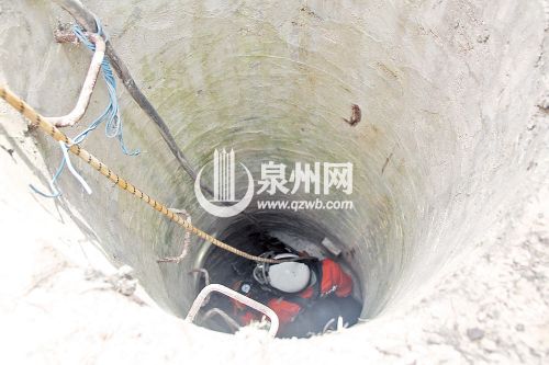 10ʱ35֣һͷţϰÿĳصˮֱ1ס4׵Ķڡפжðȫ̶ţھţʹл ϼ Ƶ 㣩