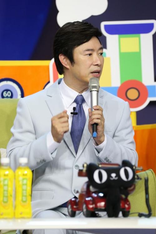 《小哥喂喂喂》成不了富二代怨父母?费玉清竟