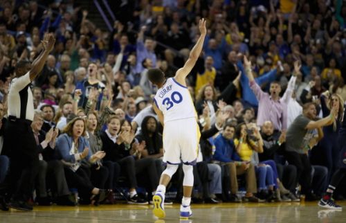 NBA勇士胜鹈鹕库里飙中13个三分球破历史纪