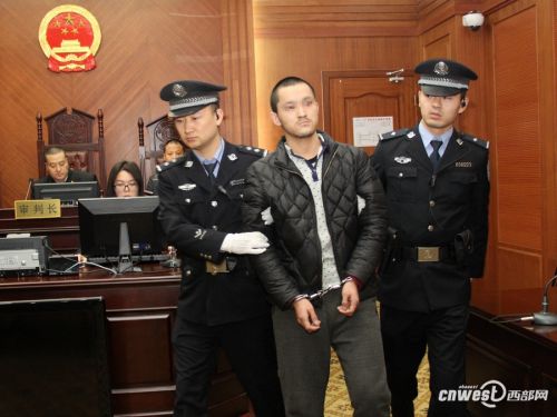 撞人判死刑腿吓软 因怀疑朋友女友被摸屁股（现场图）