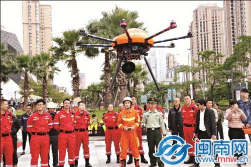 消防启用航拍机现场拍摄