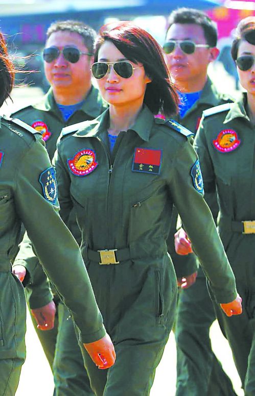 歼10女飞行员余旭牺牲引关注 现在反思过于草率