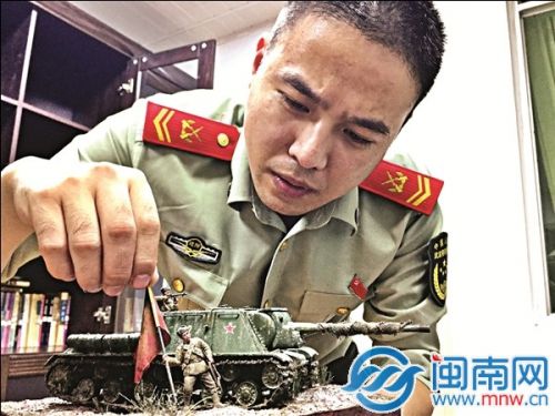 何星与他制作的模型