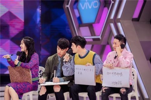 《快乐大本营》神曲改编 羽泉VS凤凰传奇上演