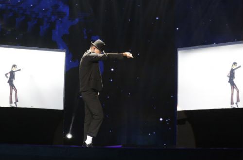 迈克尔杰克逊复活《叮咚2》舞台大跳机械舞