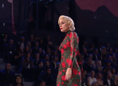 新闻中心 娱乐无极限 娱乐新闻 正文    lady gaga出场的时候是这样的