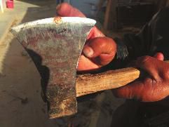 9岁娃自断手指 因法院判决心生委屈剁掉左手中指（图）