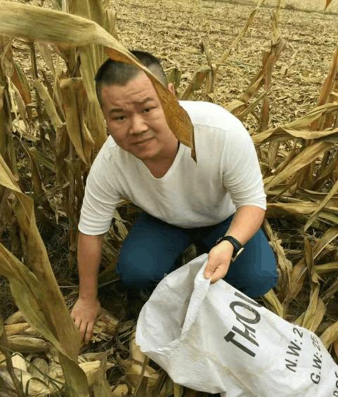 岳云鹏亲力亲为掏马桶 网友赞本色不改接地气