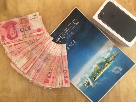 大妈征女儿陪游三亚赠iPhone7 网友热议亲妈我来了