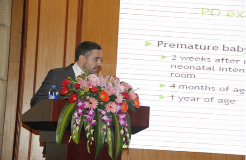 西班牙斜视与小儿眼科医学专家Mr. Durán Pérez, Pablo做主题演讲