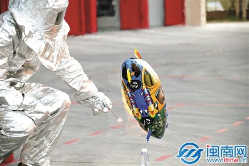 火花碰到氢气球,突然起火(变化图)1