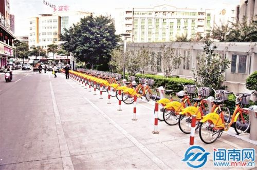 昨日下午，乱停放电动车被清理后，小黄人万达站点通畅了