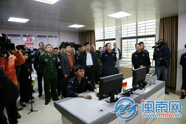 1482926905879014931.jpg 参观消防站相关设施.jpg