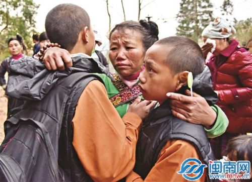 相见时难别亦难,虽然不舍,但母亲知道,孩子在泉州有更好的未来